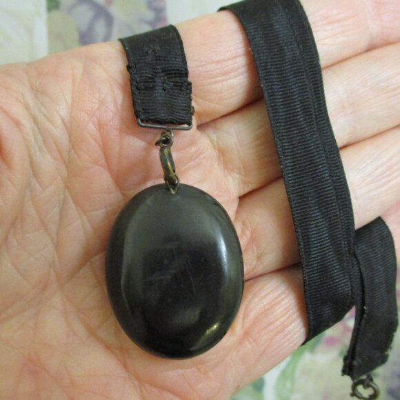 ANTIQUE Gutta Percha Locket Necklace with Photo ~ VICTORIAN Sailor Photo Locket - Picture 9 of 15